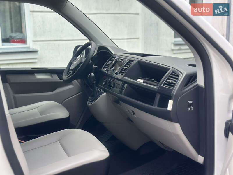 Грузовой фургон Volkswagen Transporter 2016 в Дубно