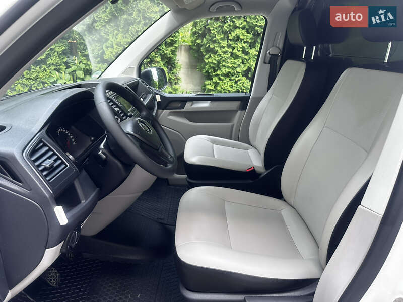 Грузовой фургон Volkswagen Transporter 2016 в Дубно