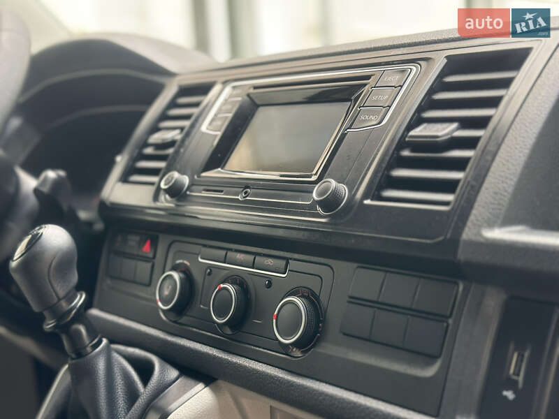 Грузовой фургон Volkswagen Transporter 2016 в Дубно