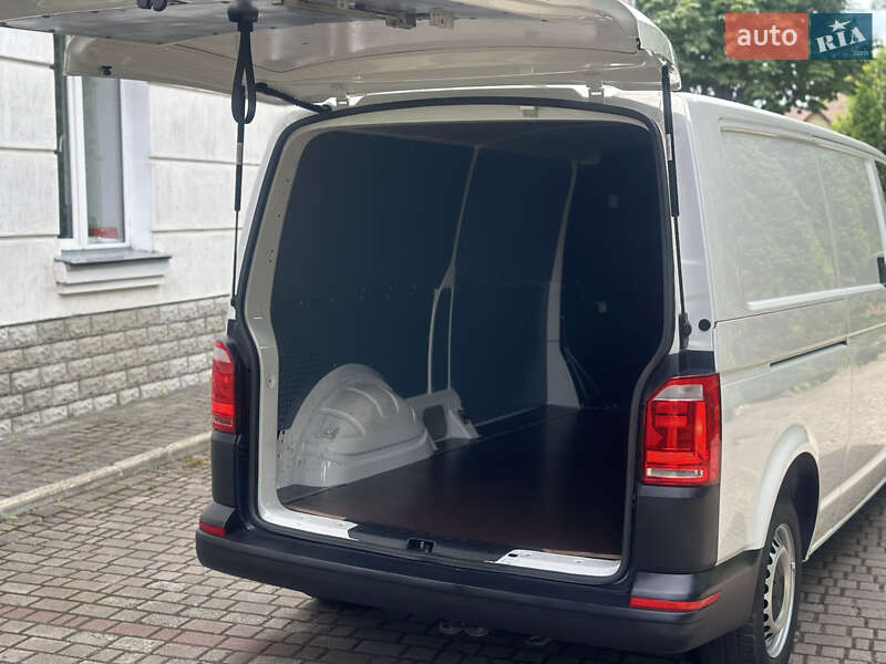 Грузовой фургон Volkswagen Transporter 2016 в Дубно