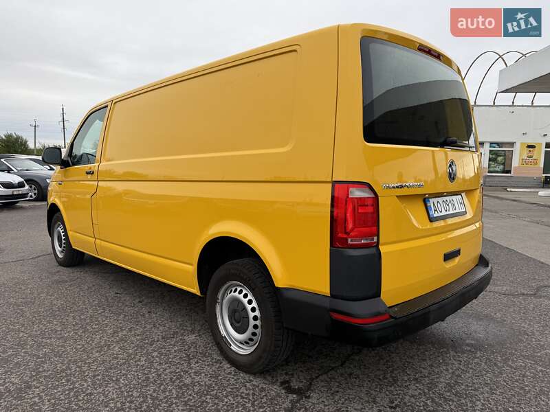 Вантажний фургон Volkswagen Transporter 2017 в Ужгороді