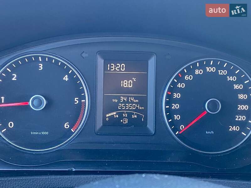 Грузопассажирский фургон Volkswagen Transporter 2013 в Киеве