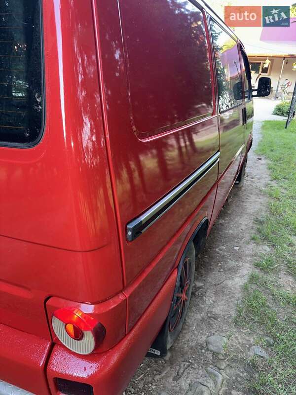 Минивэн Volkswagen Transporter 2001 в Косове