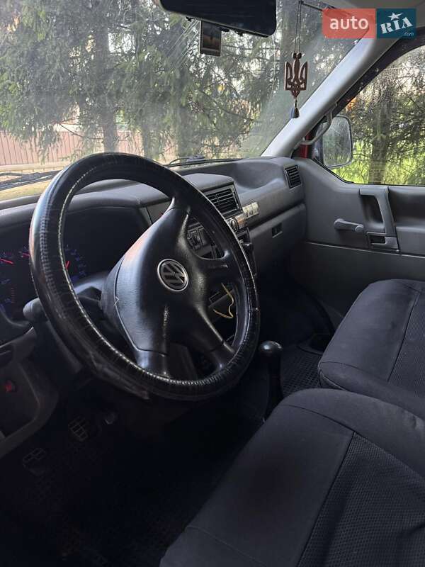 Минивэн Volkswagen Transporter 2001 в Косове