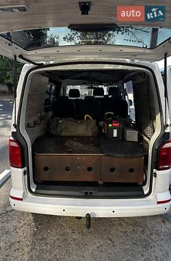 Минивэн Volkswagen Transporter 2016 в 