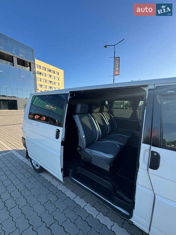 Грузопассажирский фургон Volkswagen Transporter 2002 в Львове