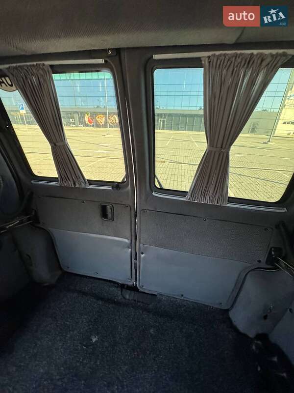 Грузопассажирский фургон Volkswagen Transporter 2002 в Львове