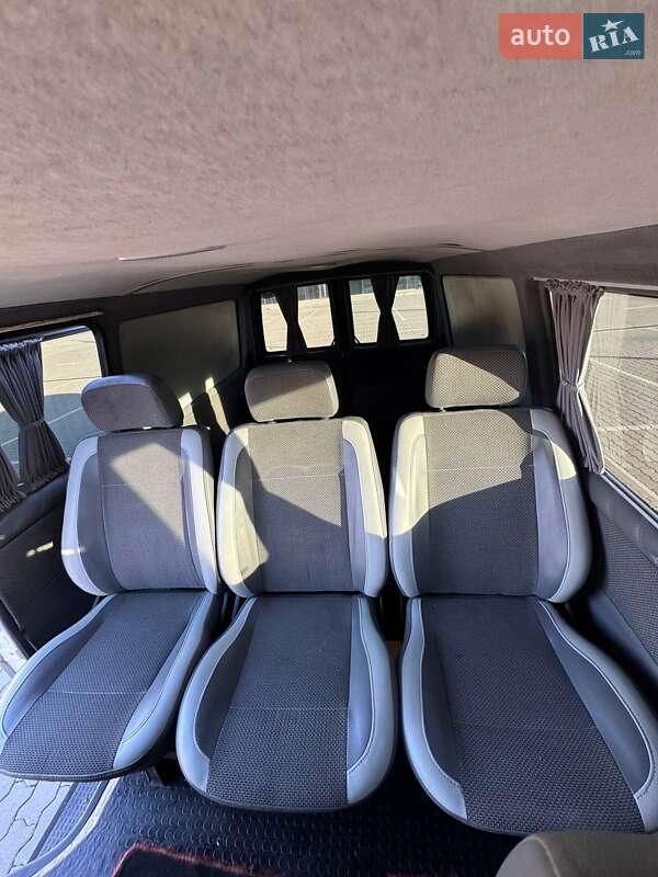 Грузопассажирский фургон Volkswagen Transporter 2002 в Львове