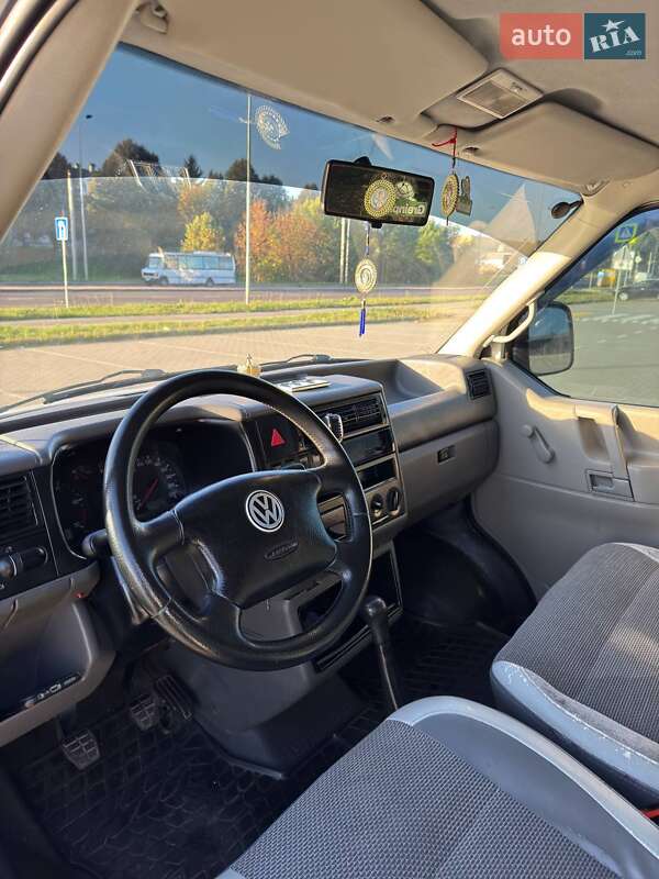 Грузопассажирский фургон Volkswagen Transporter 2002 в Львове