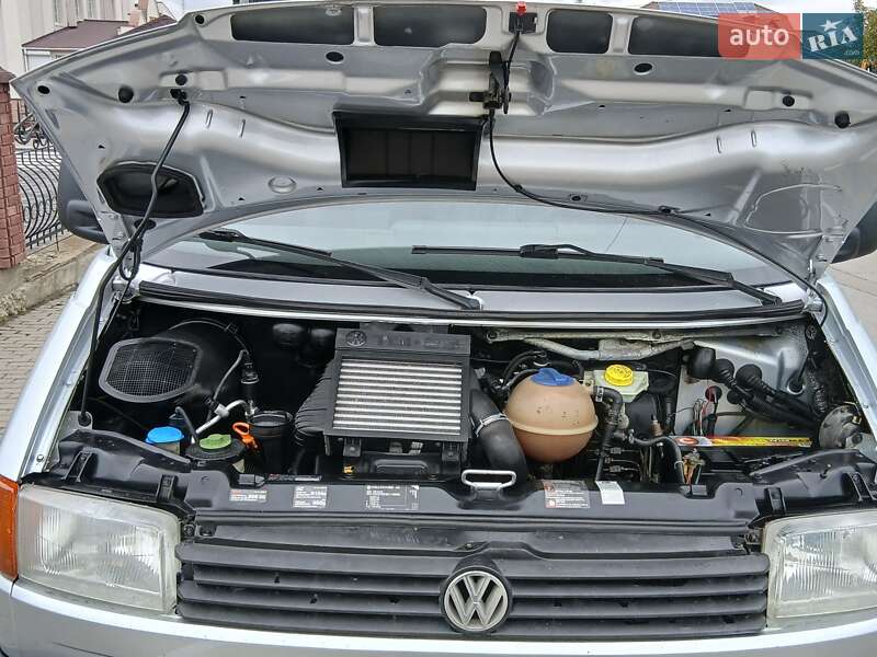 Минивэн Volkswagen Transporter 2003 в Ровно