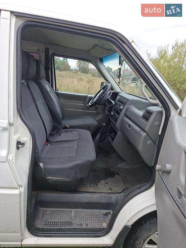 Минивэн Volkswagen Transporter 2001 в Мостиске