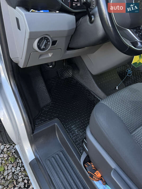 Минивэн Volkswagen Transporter 2021 в Яготине