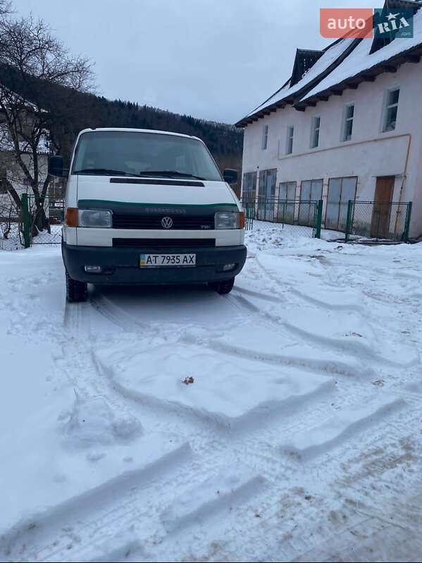 Минивэн Volkswagen Transporter 2000 в Яремче