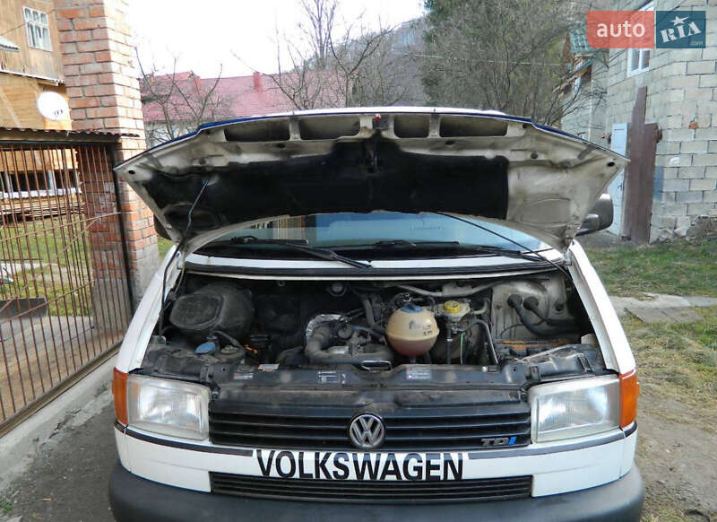 Минивэн Volkswagen Transporter 2000 в Яремче