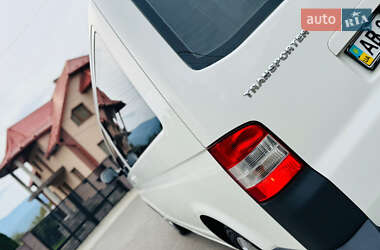 Минивэн Volkswagen Transporter 2010 в 