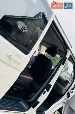 Минивэн Volkswagen Transporter 2010 в 