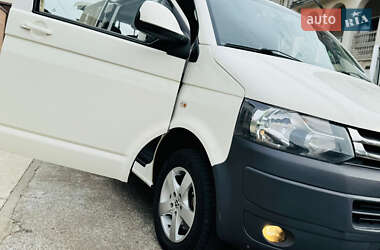 Минивэн Volkswagen Transporter 2010 в 
