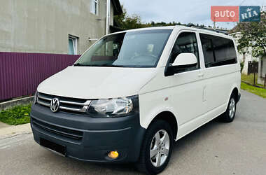 Минивэн Volkswagen Transporter 2010 в 