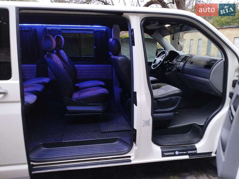 Минивэн Volkswagen Transporter 2007 в Остроге