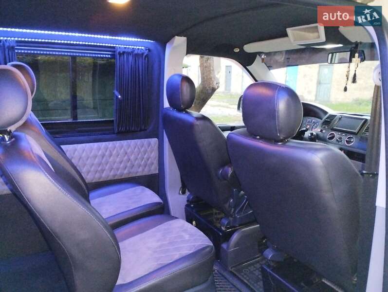 Минивэн Volkswagen Transporter 2007 в Остроге
