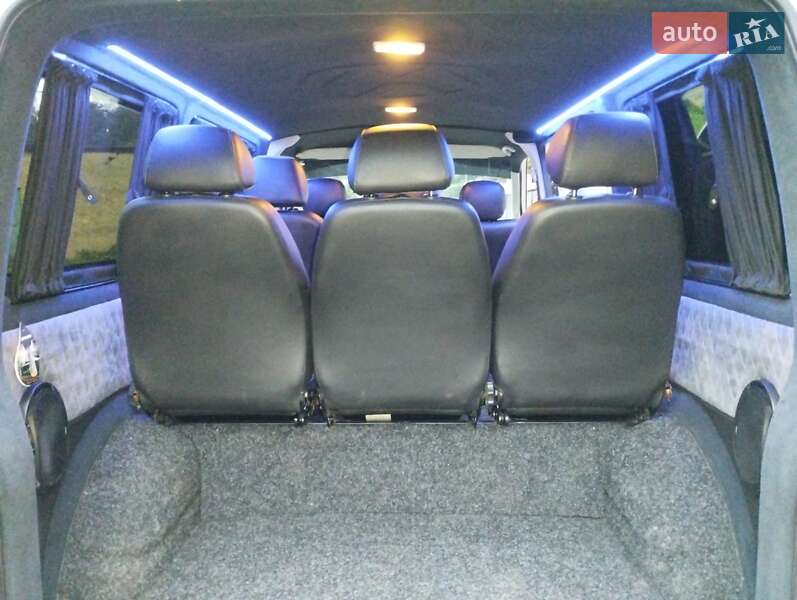 Минивэн Volkswagen Transporter 2007 в Остроге