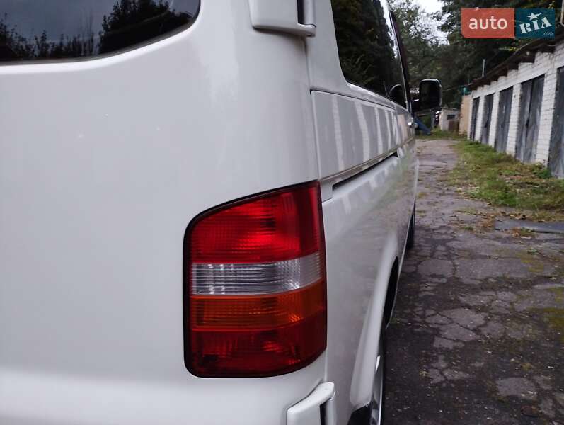 Минивэн Volkswagen Transporter 2007 в Остроге
