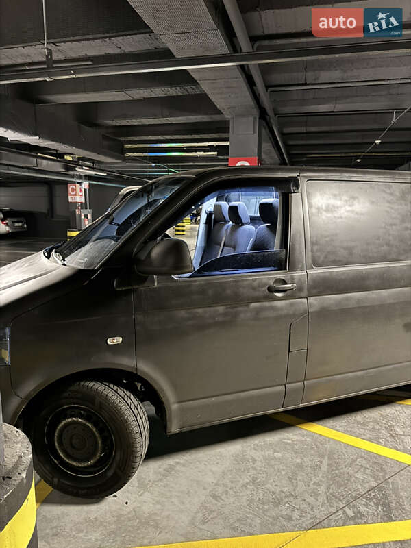 Грузовой фургон Volkswagen Transporter 2012 в Киеве