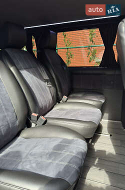 Минивэн Volkswagen Transporter 2017 в 