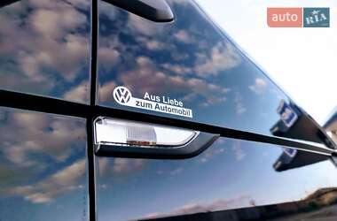 Минивэн Volkswagen Transporter 2019 в 