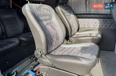 Минивэн Volkswagen Transporter 2011 в 