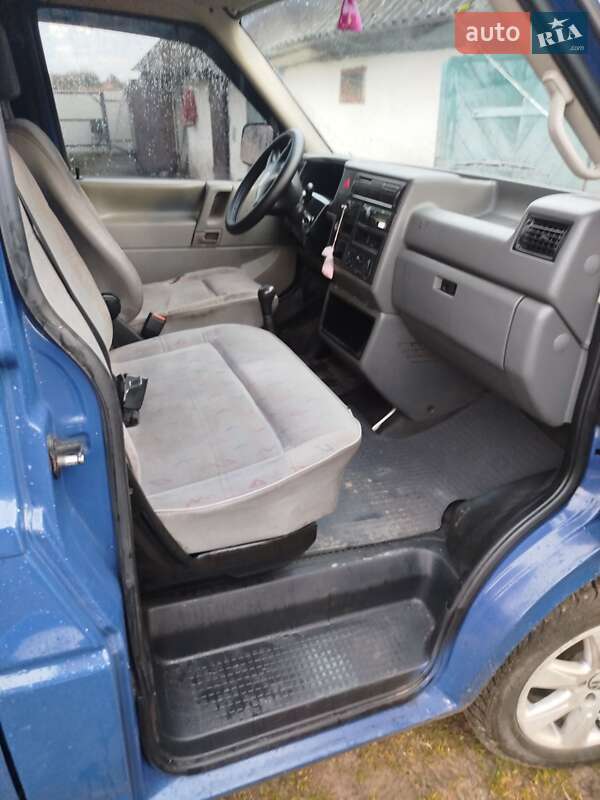 Минивэн Volkswagen Transporter 2002 в Сарнах