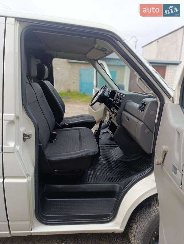 Мінівен Volkswagen Transporter 2002 в Рівному