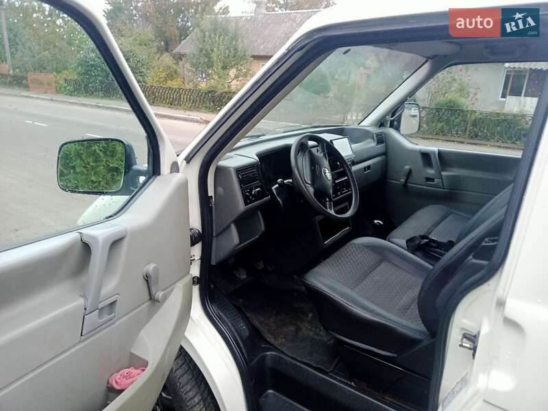 Мінівен Volkswagen Transporter 2002 в Рівному