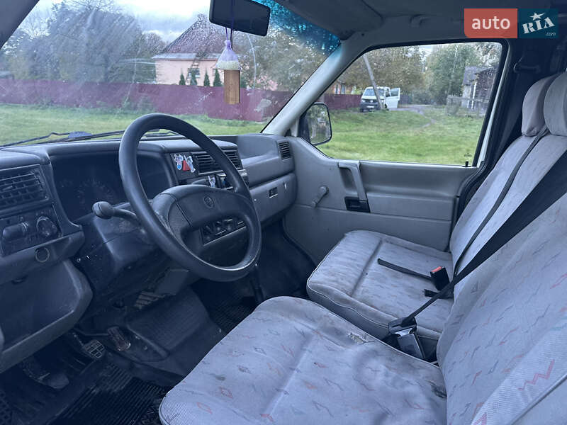 Минивэн Volkswagen Transporter 2000 в Любомле