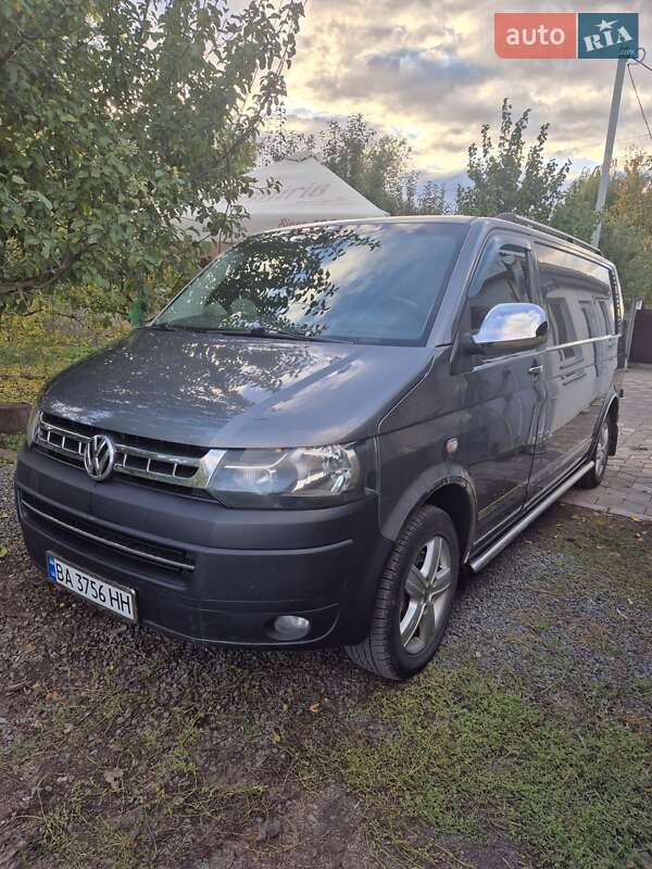 Вантажопасажирський фургон Volkswagen Transporter 2012 в Новомиргороді
