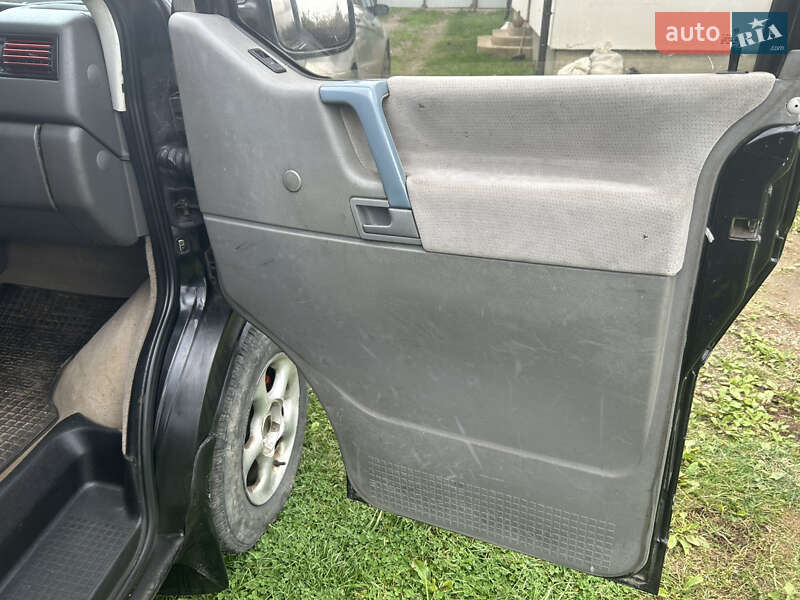 Минивэн Volkswagen Transporter 2000 в Ужгороде
