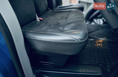 Минивэн Volkswagen Transporter 2010 в 