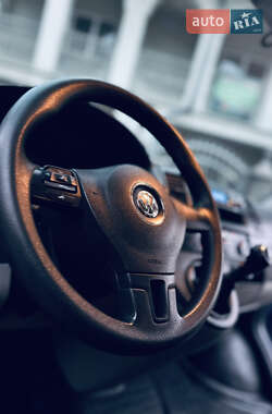 Минивэн Volkswagen Transporter 2010 в 