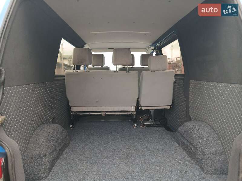 Минивэн Volkswagen Transporter 2002 в Ровно
