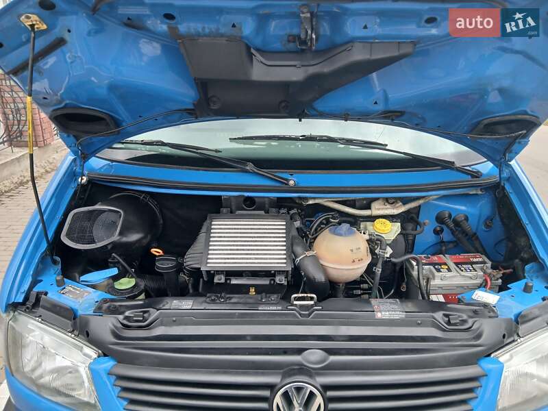 Минивэн Volkswagen Transporter 2002 в Ровно