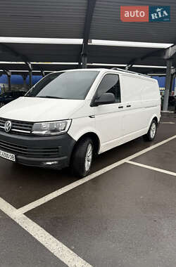 Грузовой фургон Volkswagen Transporter 2015 в Львове