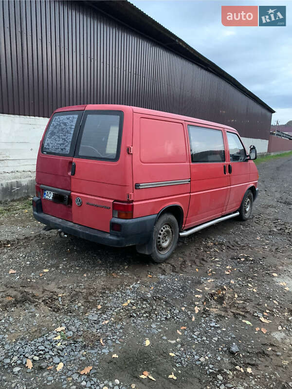 Грузовой фургон Volkswagen Transporter 2001 в Иршаве