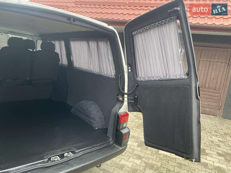 Минивэн Volkswagen Transporter 2002 в Костополе