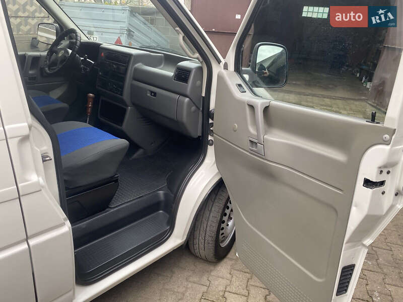 Минивэн Volkswagen Transporter 2002 в Костополе