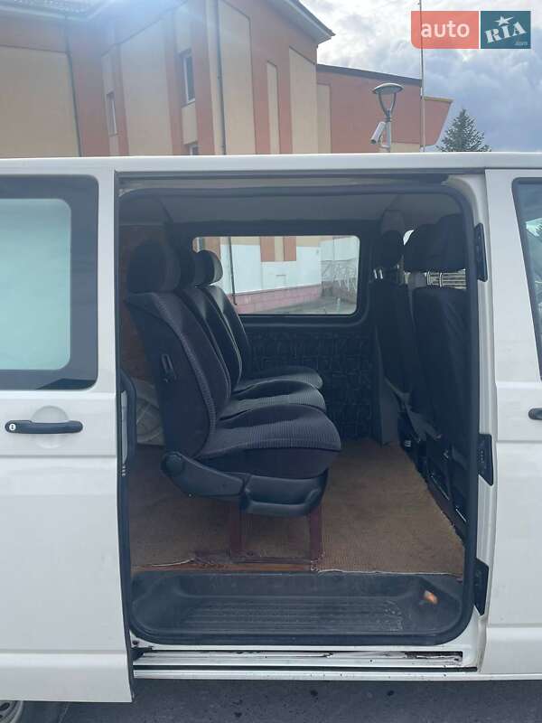 Минивэн Volkswagen Transporter 2008 в Вараше