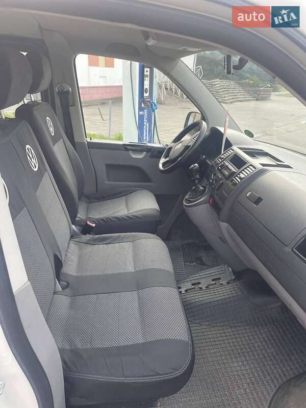 Минивэн Volkswagen Transporter 2008 в Вараше
