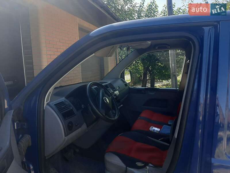 Вантажний фургон Volkswagen Transporter 2006 в Кривому Розі