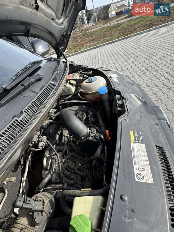 Грузовой фургон Volkswagen Transporter 2013 в Врадиевке