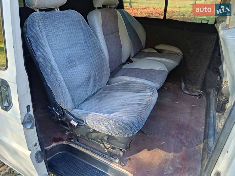 Минивэн Volkswagen Transporter 2001 в Березному