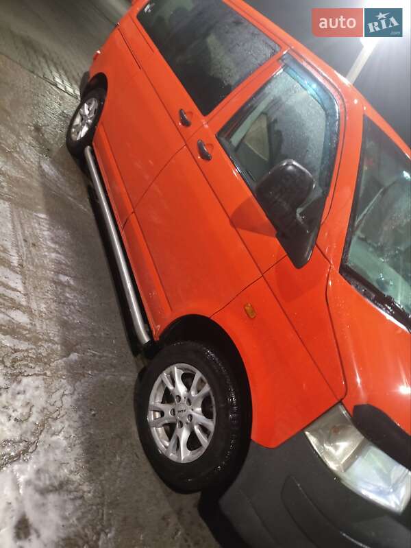 Мінівен Volkswagen Transporter 2006 в Виноградові